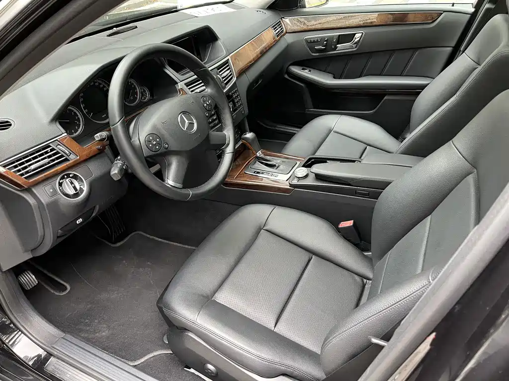 Mercedes-Benz E-Class — миниатюра 6