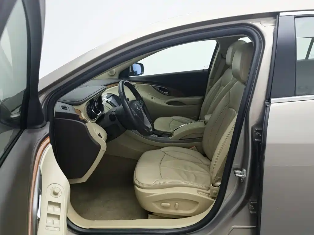 Buick LaCrosse — миниатюра 10