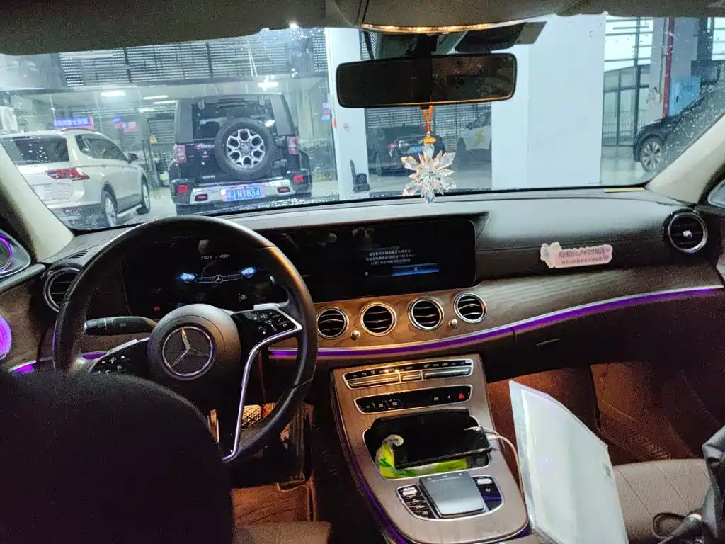 Mercedes-Benz E-Class — миниатюра 7