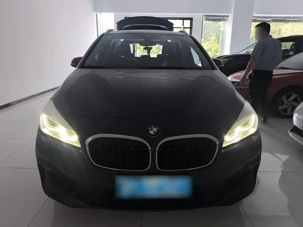 BMW 2 Series Active Tourer — миниатюра 3