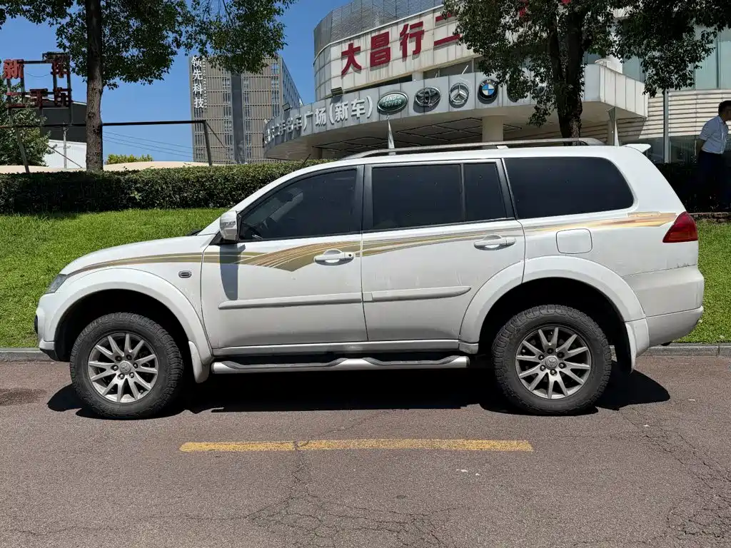 Mitsubishi Pajero Sport — миниатюра 3