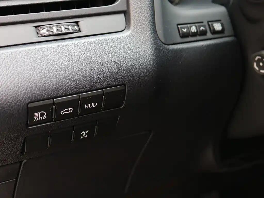 Lexus RX - фото 12