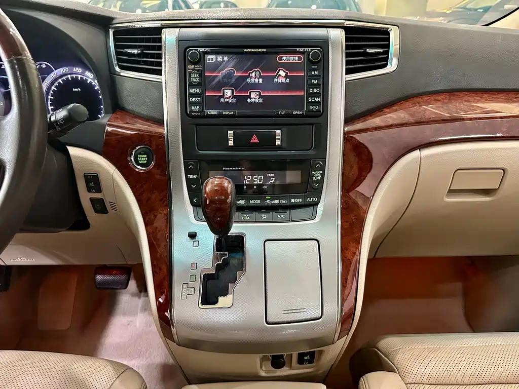 Toyota Alphard — миниатюра 15