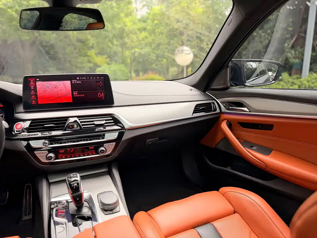 BMW M5 — миниатюра 17