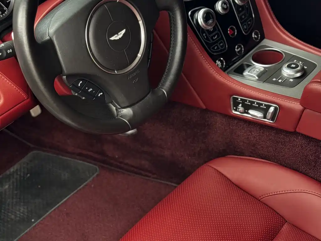 Aston Martin Rapide — миниатюра 11