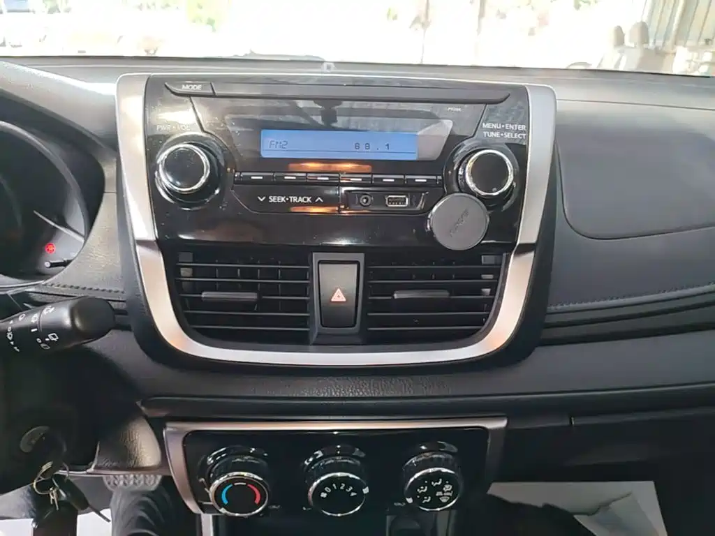 Toyota Yaris L — миниатюра 13