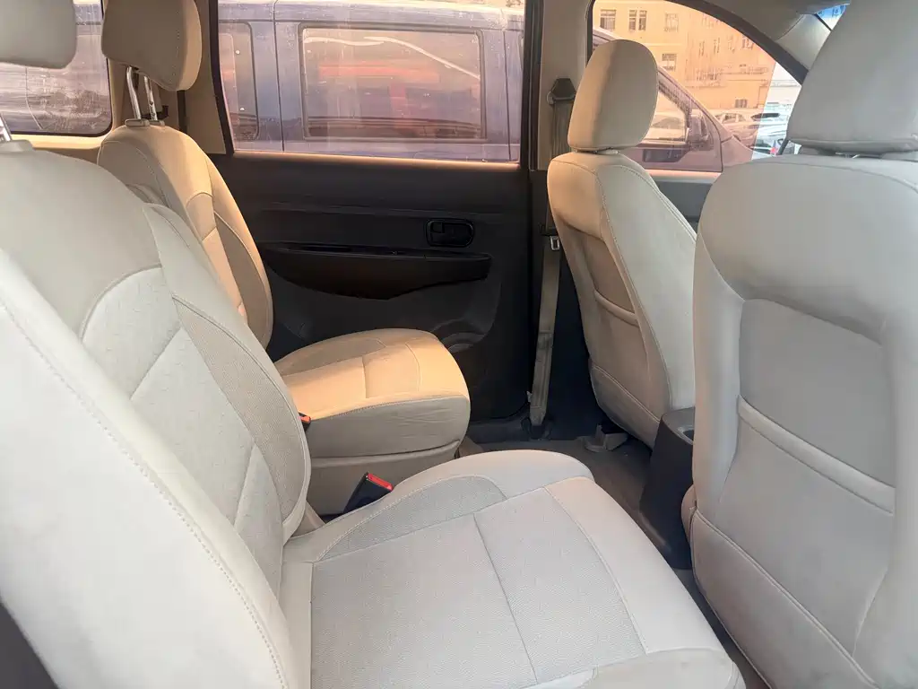 Wuling Hongguang — миниатюра 5