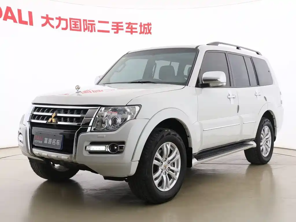 Mitsubishi Pajero (Import) 2019