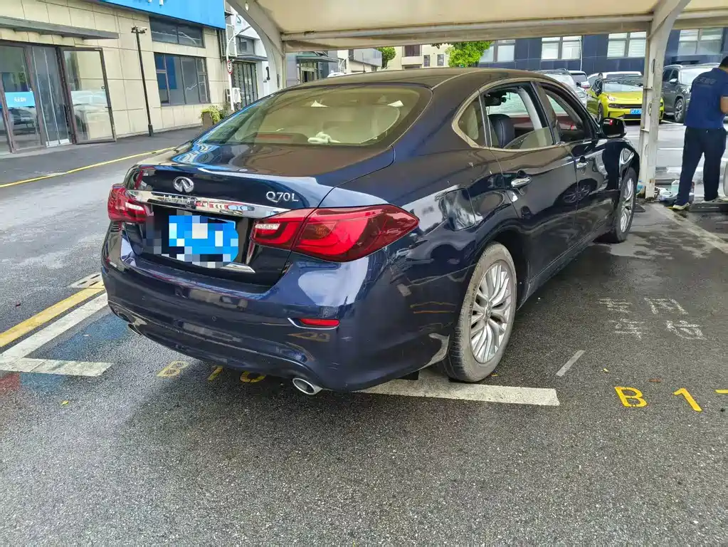 Infiniti Q70 — миниатюра 5