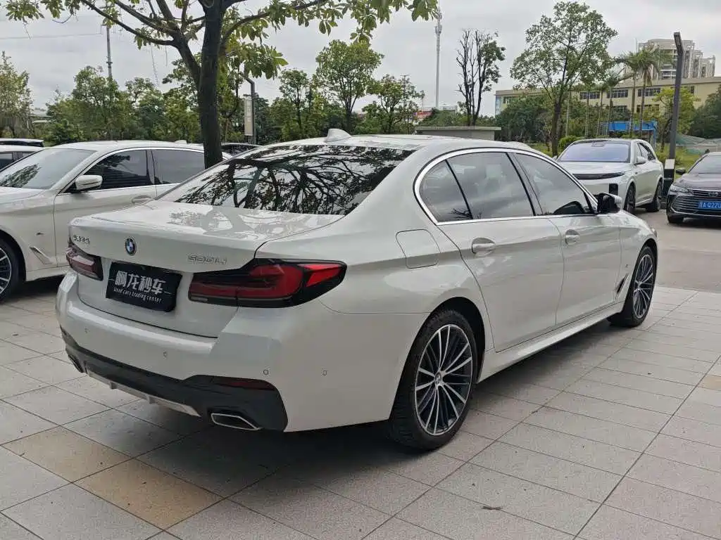 BMW 5 Series — миниатюра 9