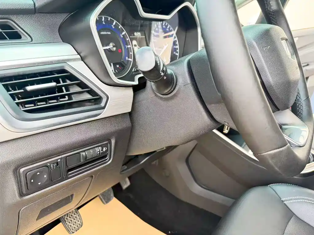 Geely Vision X3 — миниатюра 14