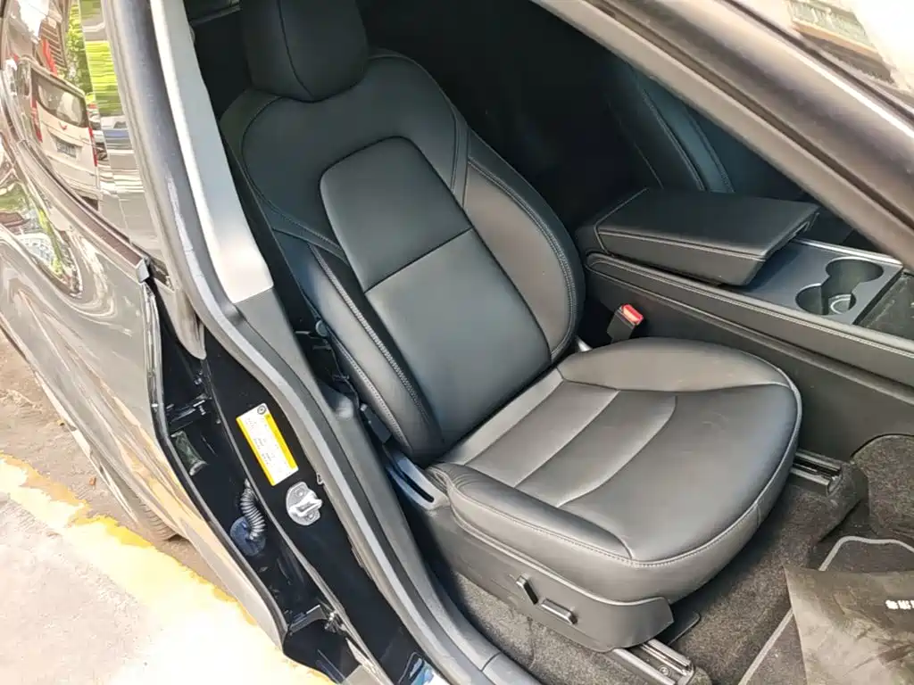 Tesla Model Y — миниатюра 25