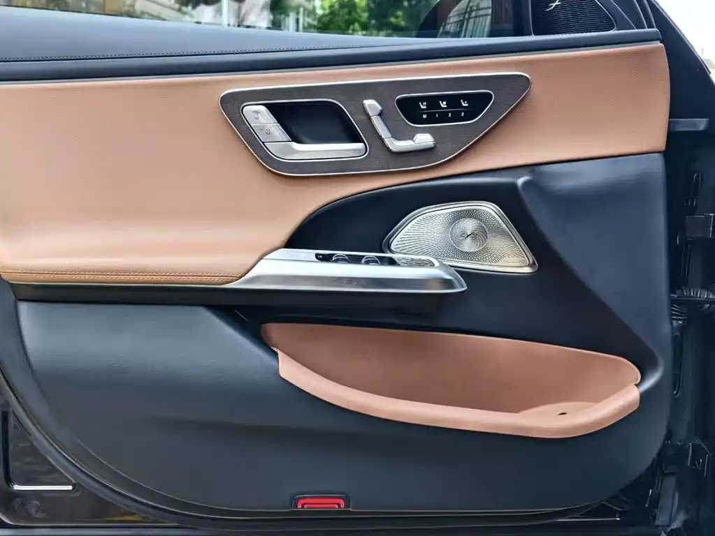 Mercedes-Benz E-Class — миниатюра 9