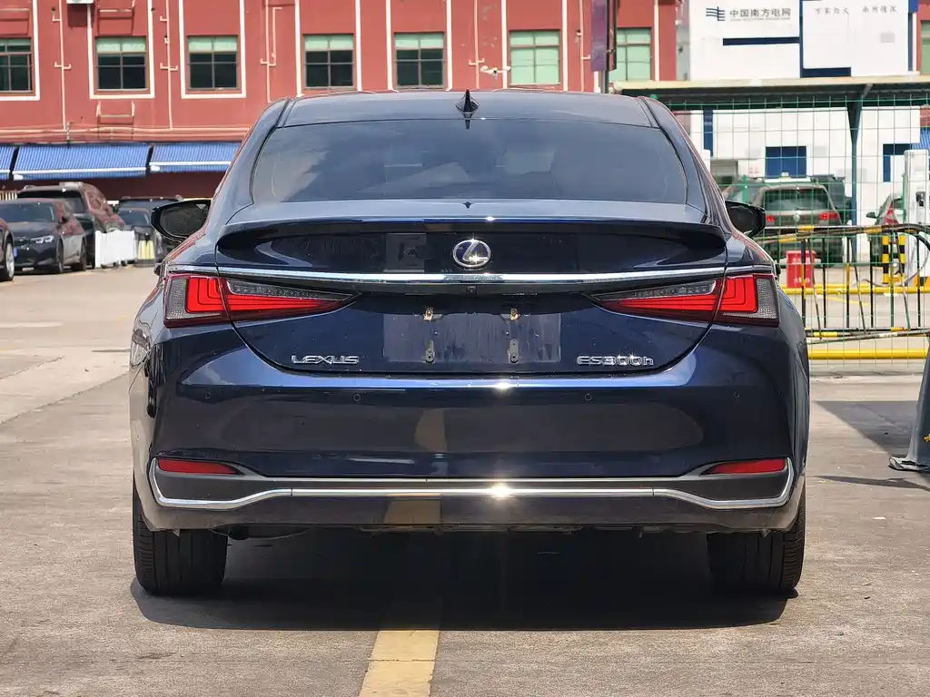 Lexus ES — миниатюра 3