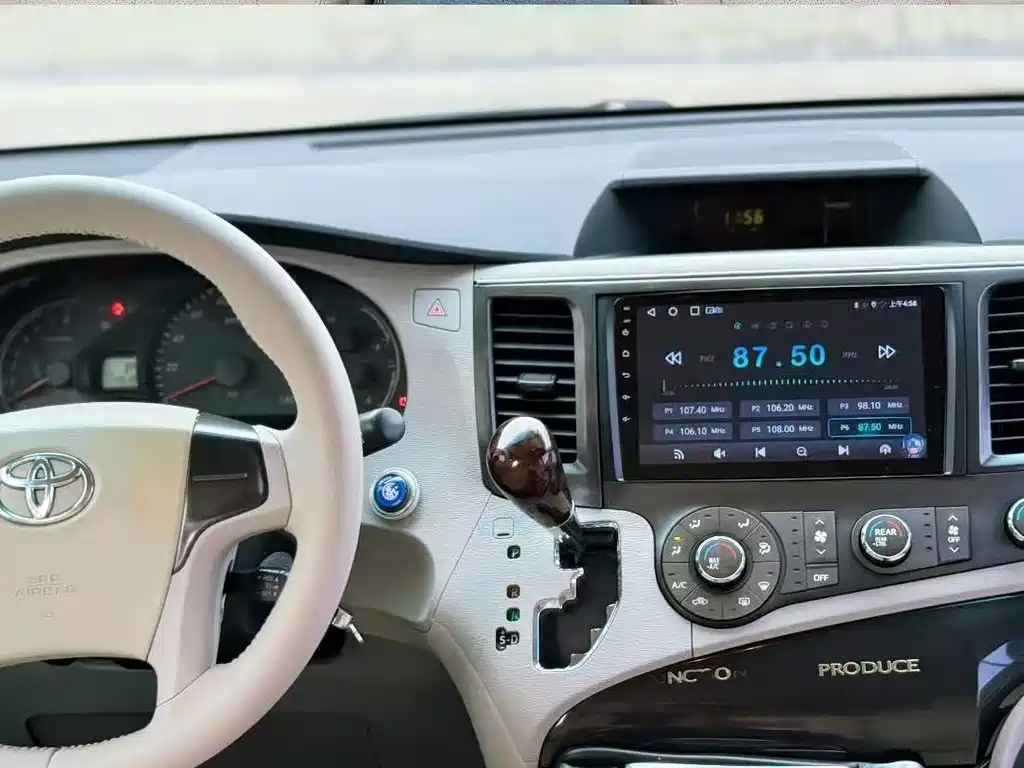 Toyota Sienna — миниатюра 17