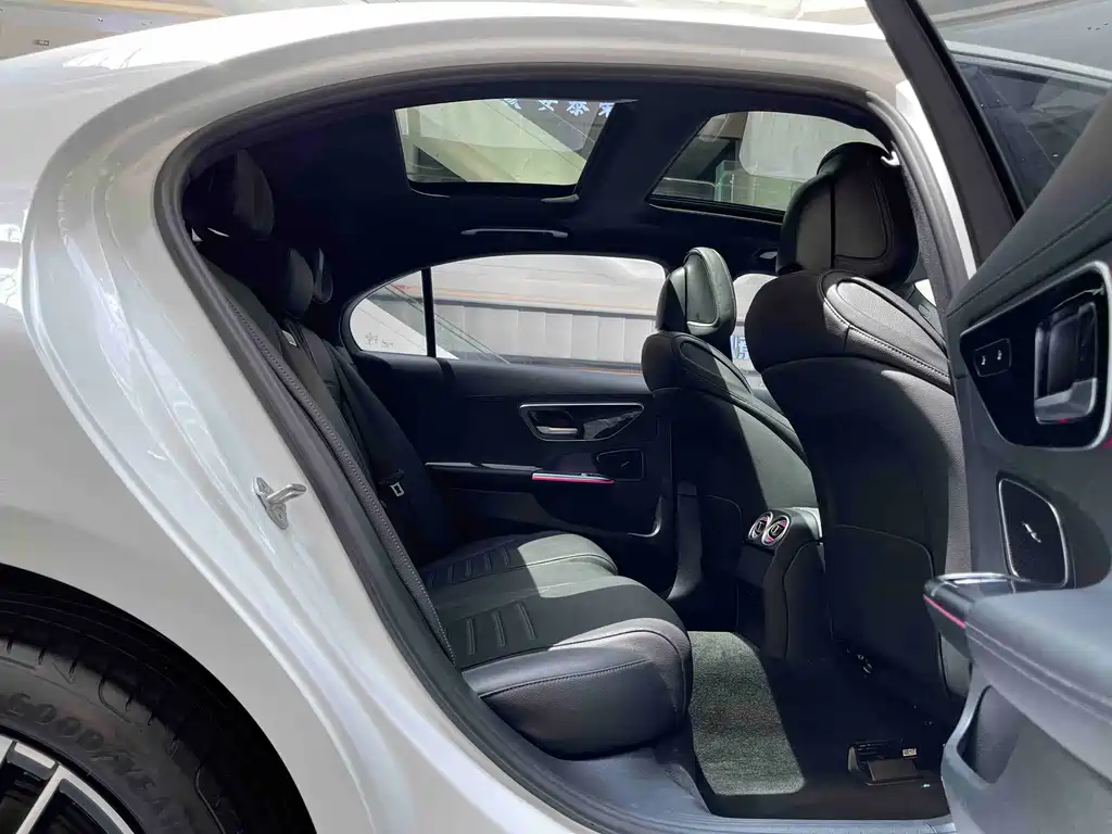 Mercedes-Benz C-Class — миниатюра 13