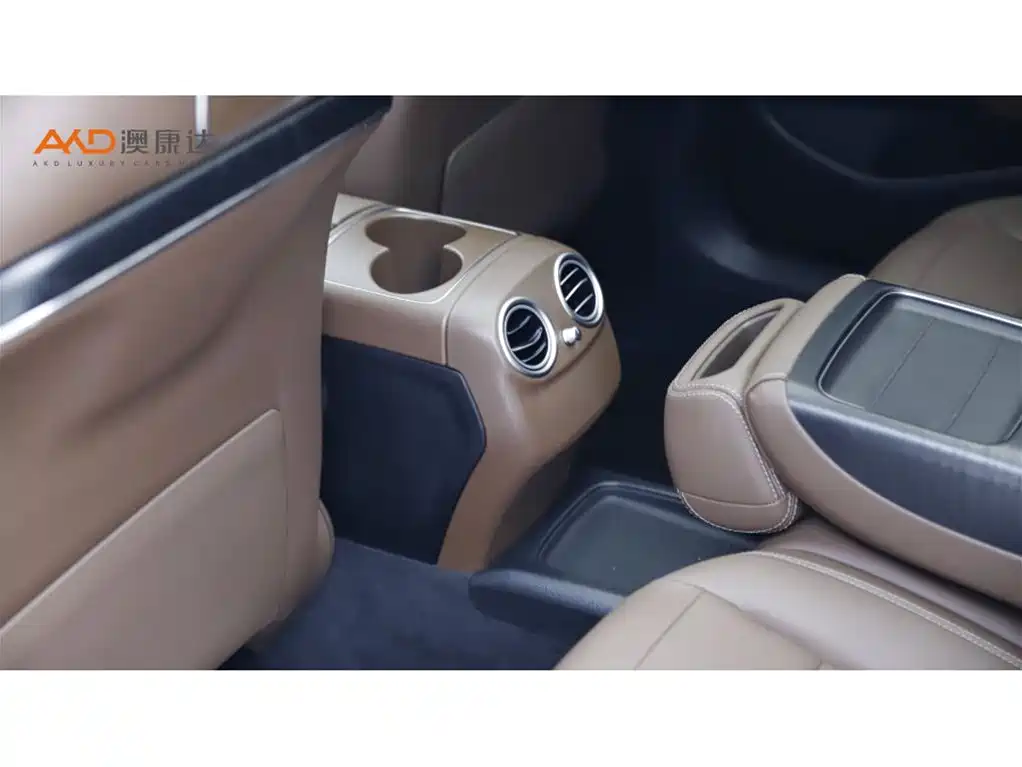 Mercedes-Benz E-Class — миниатюра 9