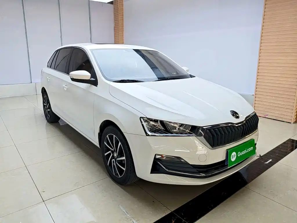 Skoda Rapid Spaceback — миниатюра 4