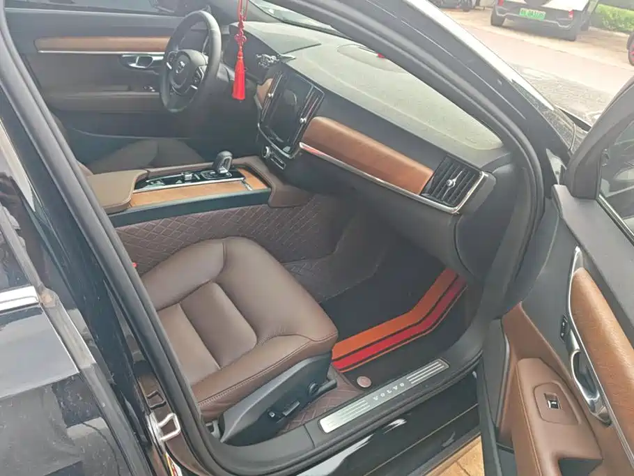 Volvo S90 — миниатюра 8