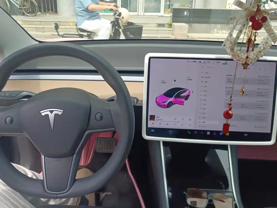 Tesla Model 3 — миниатюра 12