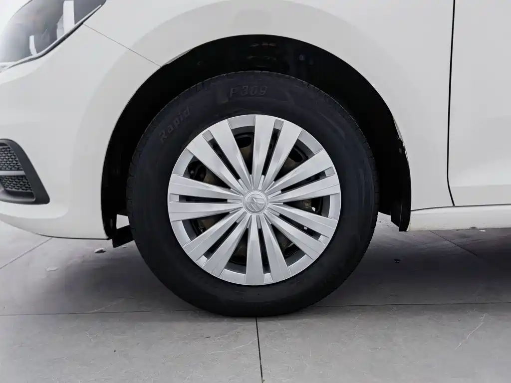 Volkswagen Santana — миниатюра 17