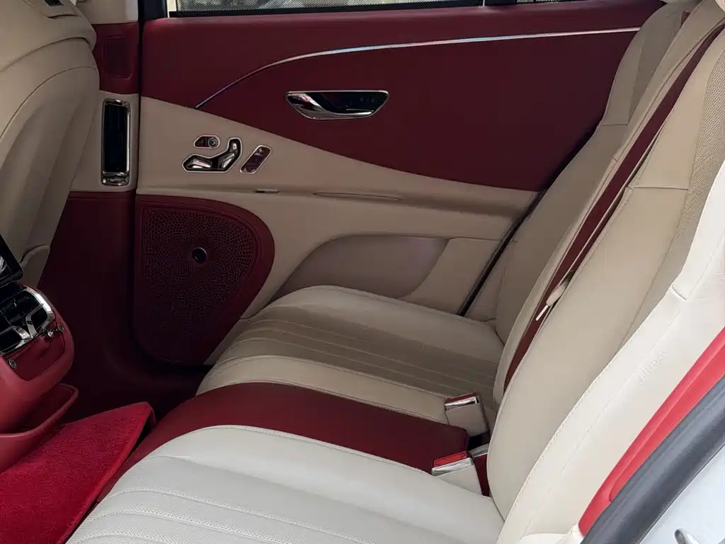 Bentley Flying Spur PHEV — миниатюра 12