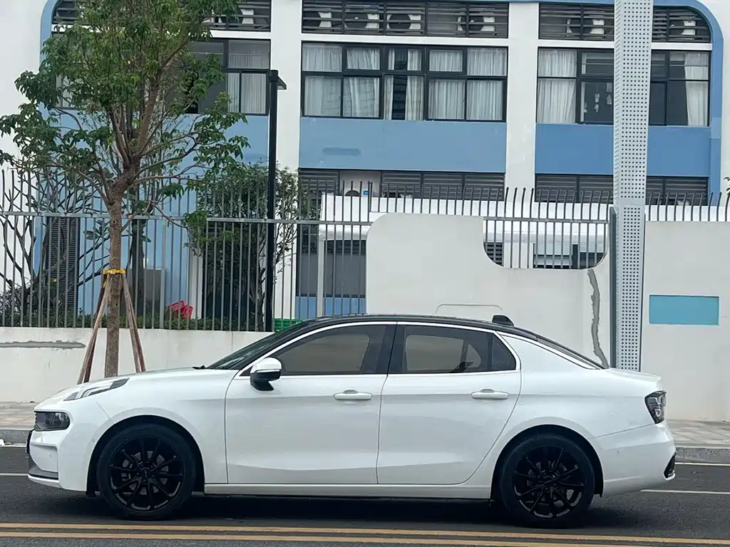 Lynk & Co 03 — миниатюра 3