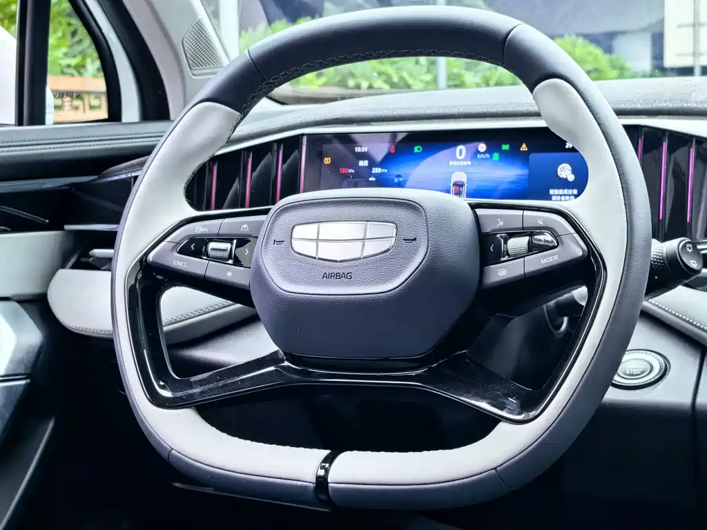 Geely Boyue L — миниатюра 30