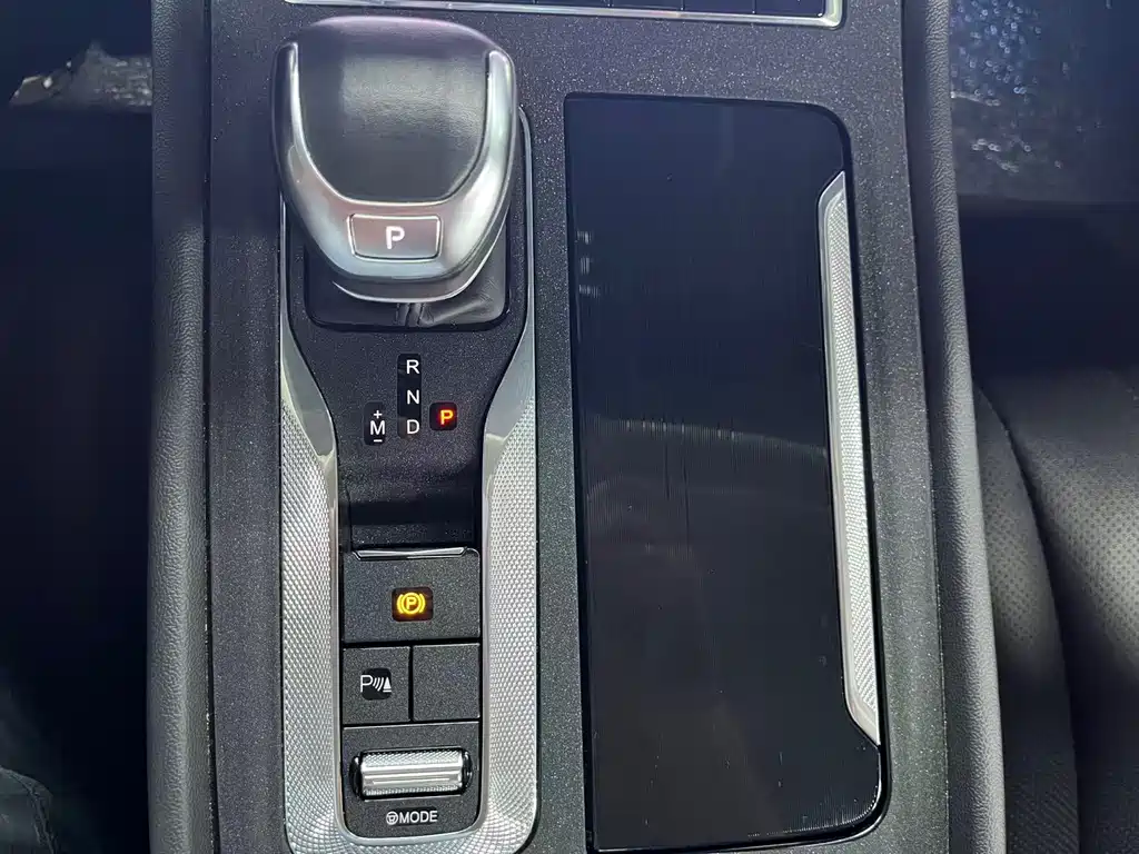 Hongqi Hongqi H5 — миниатюра 21
