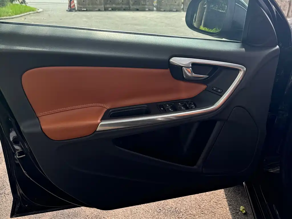 Volvo S60 — миниатюра 5
