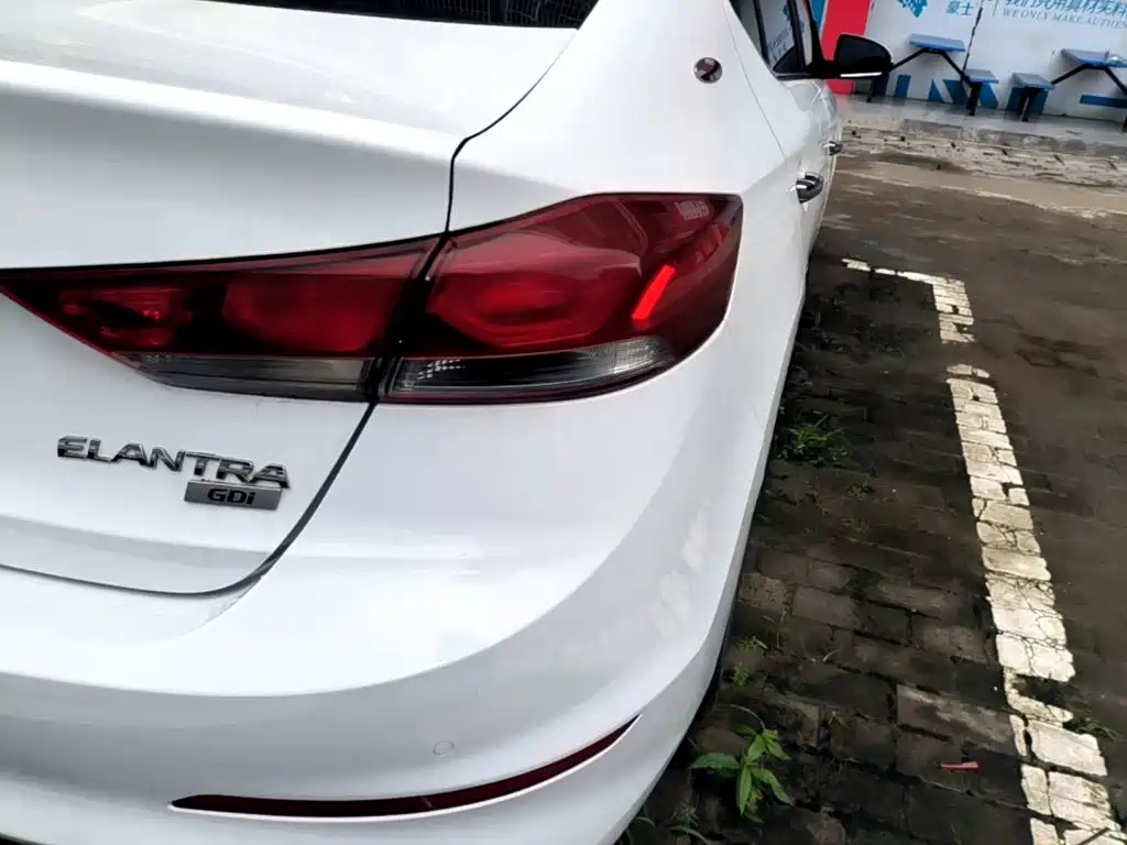 Hyundai Elantra — миниатюра 8