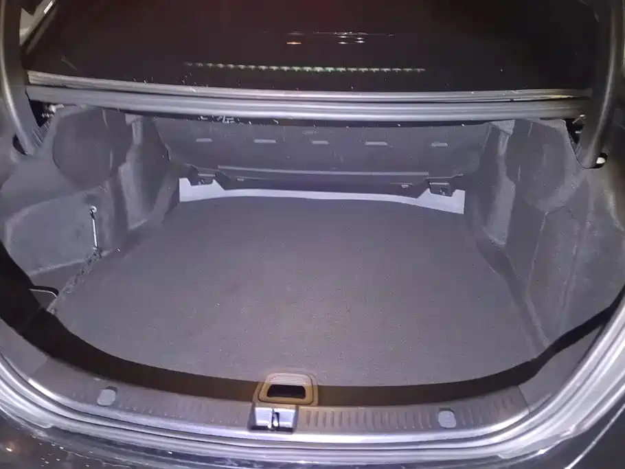 Mercedes-Benz E-Class — миниатюра 4