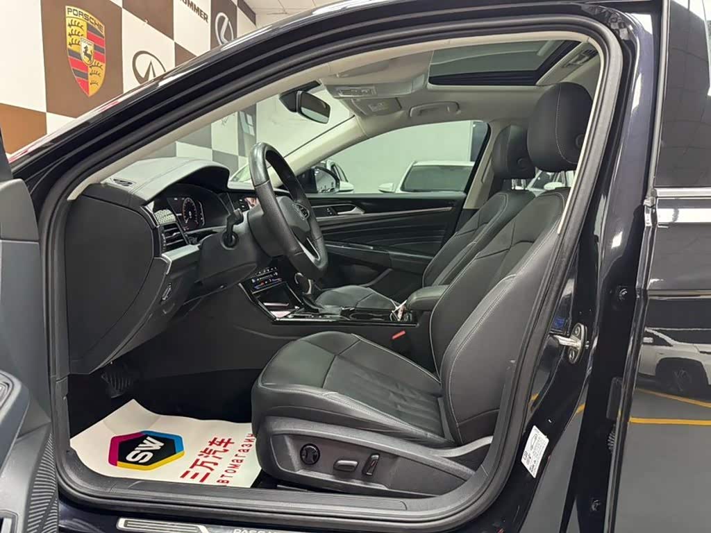 Volkswagen Passat 1.4 л 2023 г. Чёрный, пробег 28000 км