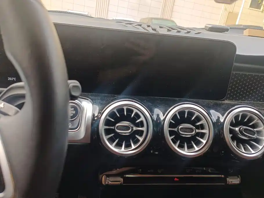 Mercedes-Benz GLB — миниатюра 13