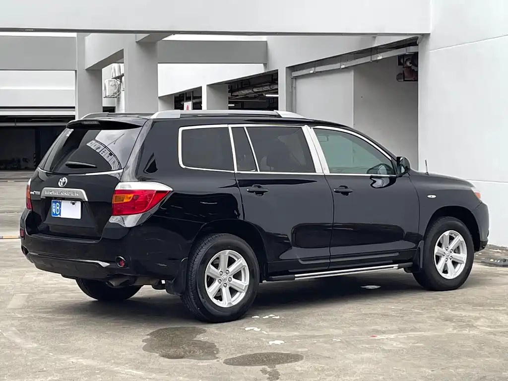 Toyota Highlander 2011 2.7L 5 мест Elite