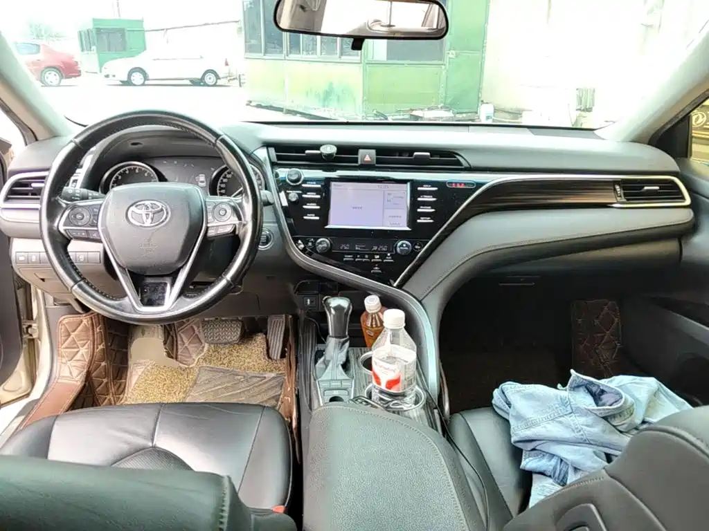 Toyota Camry — миниатюра 10