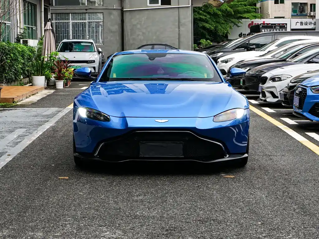Aston Martin V8 Vantage 2018 4.0T V8 Coupe
