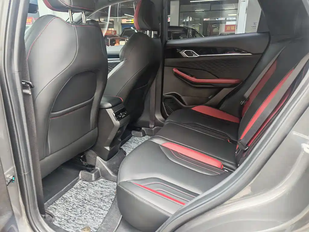Geely Binyue — миниатюра 5
