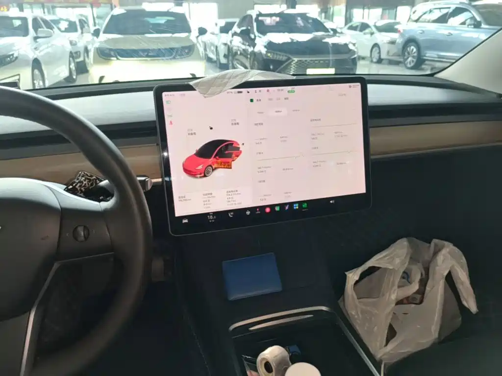 Tesla Model 3 — миниатюра 13