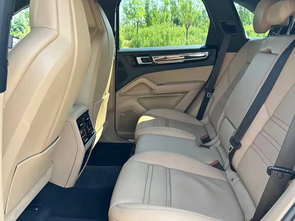 Porsche Cayenne — миниатюра 5
