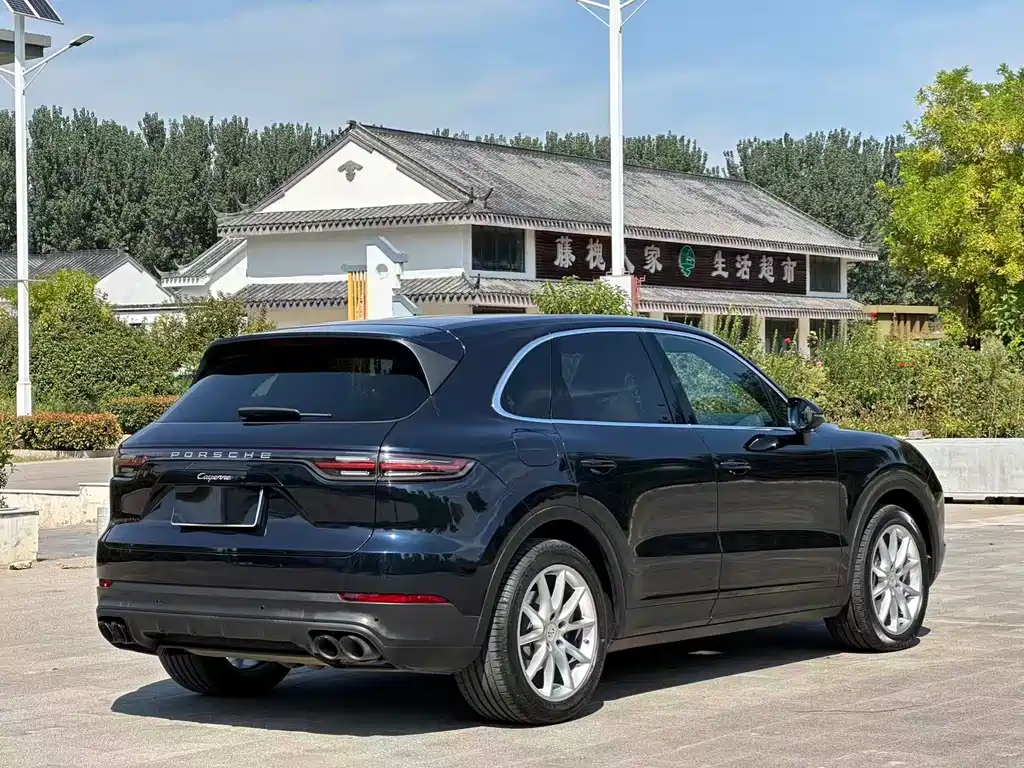 Porsche Cayenne — миниатюра 14