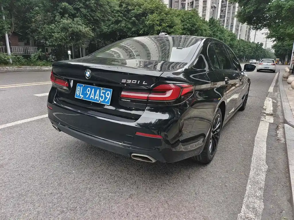 BMW 5 Series — миниатюра 7