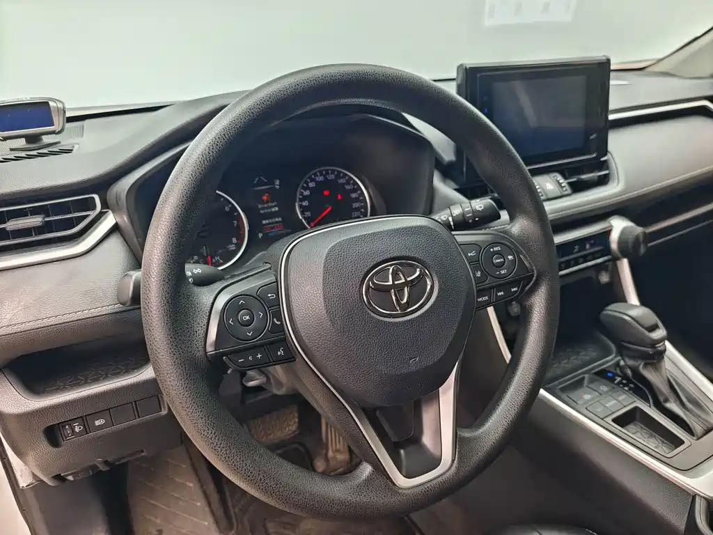 Toyota RAV4 — миниатюра 19