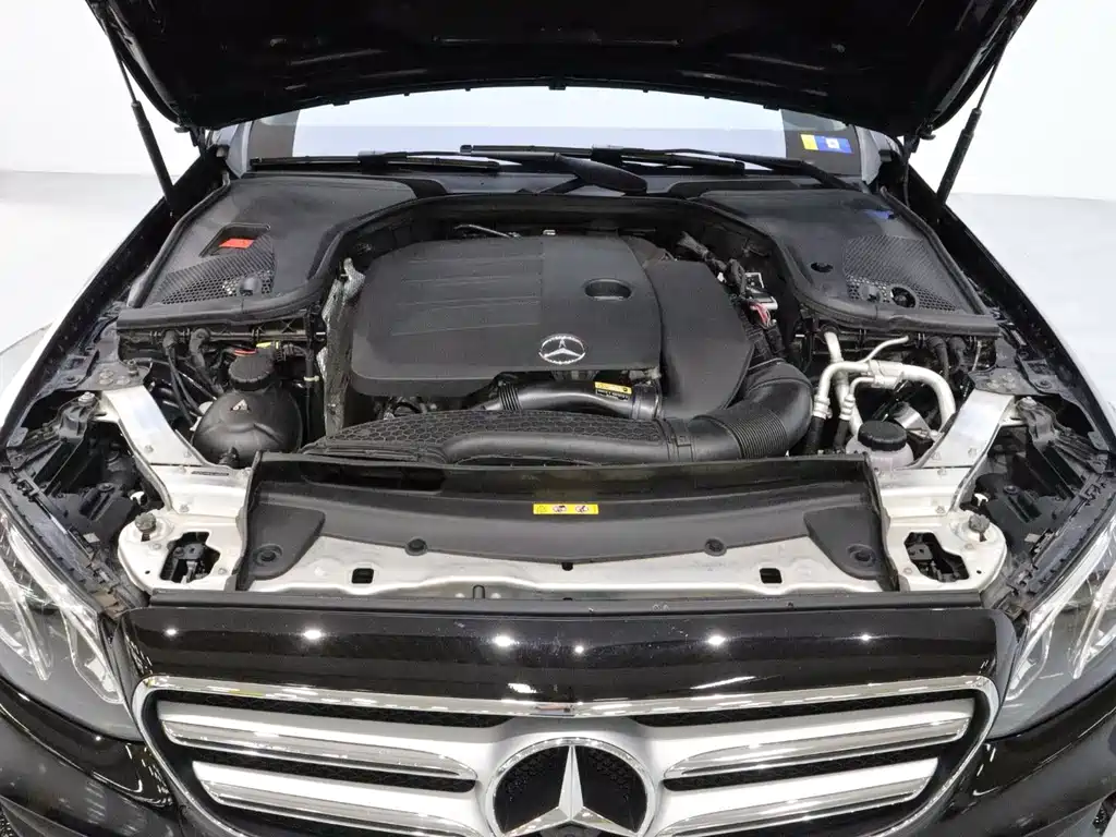 Mercedes-Benz E-Class — миниатюра 20