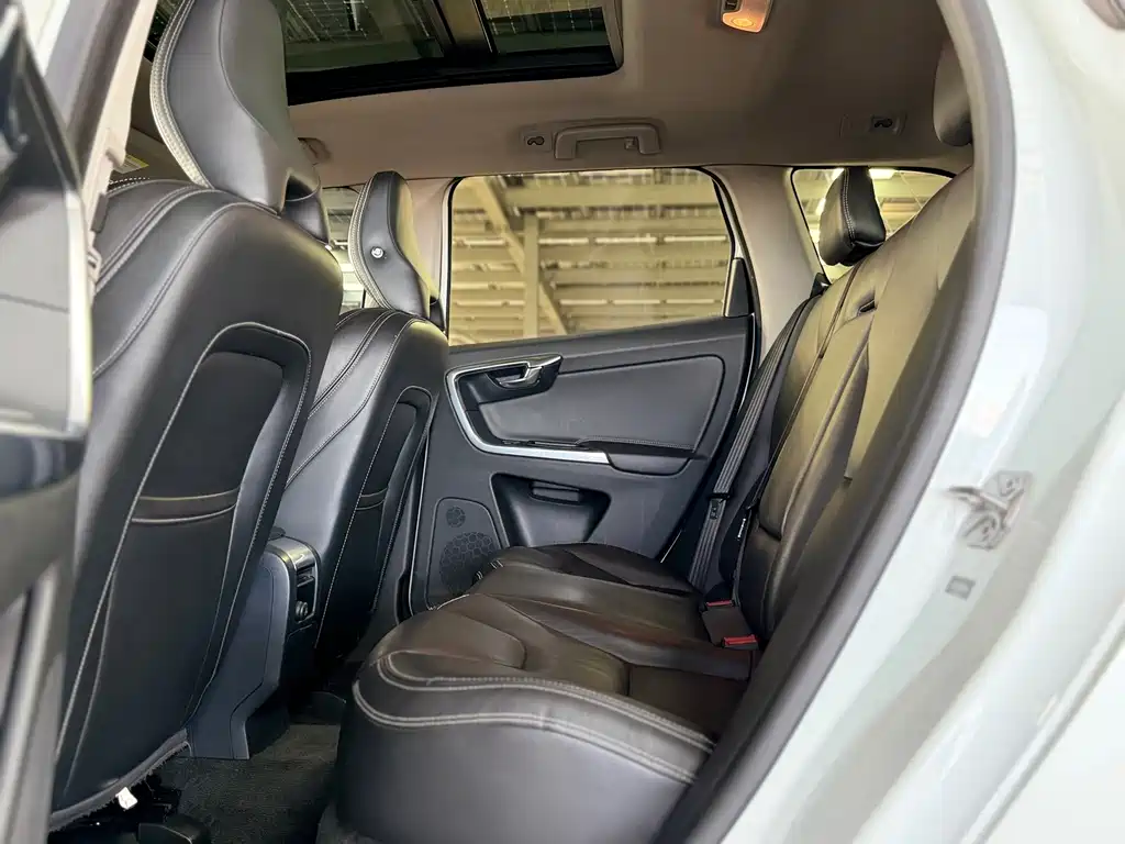 Volvo XC60 — миниатюра 11