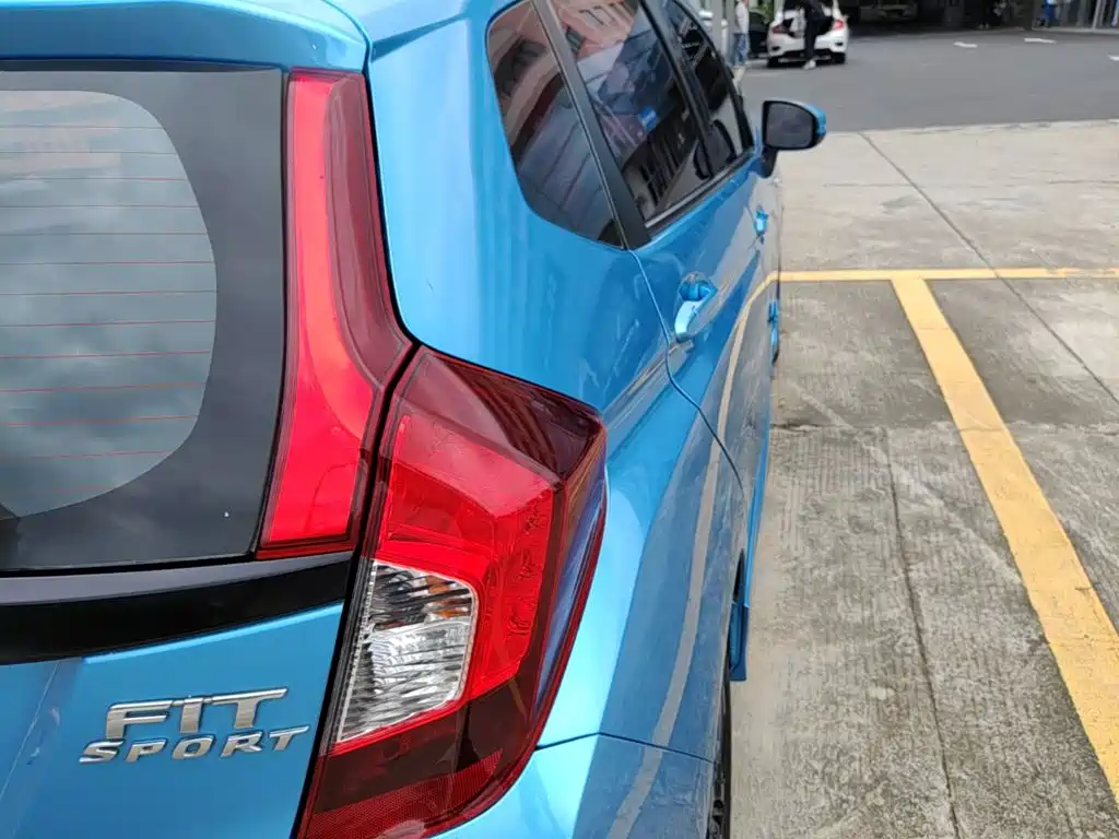 Honda Fit — миниатюра 8