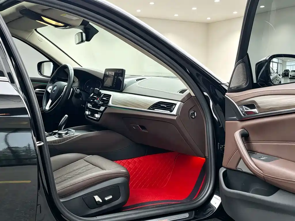 BMW 5 Series — миниатюра 6