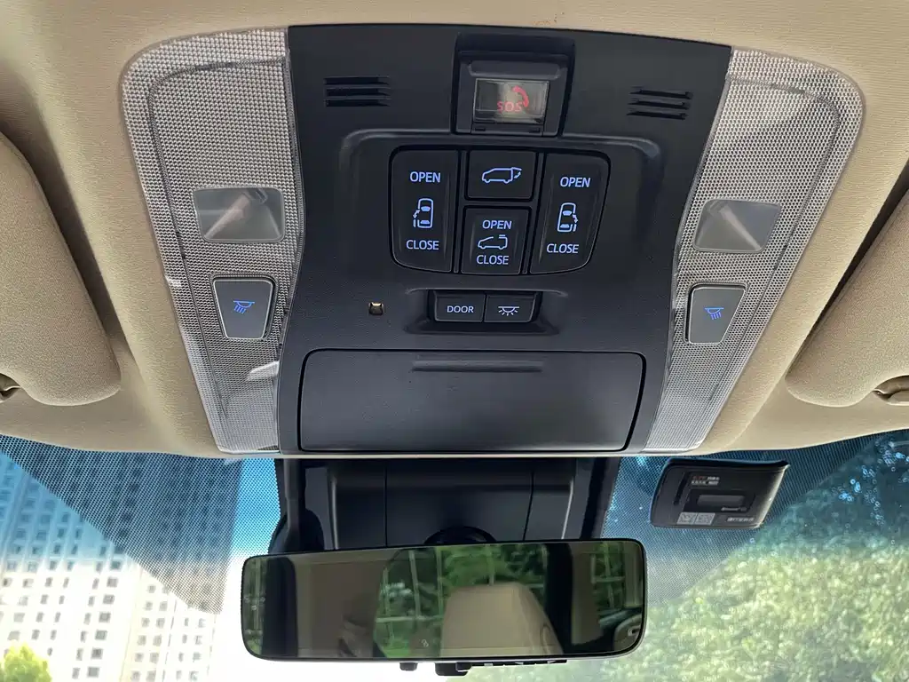 Toyota Vellfire — миниатюра 14