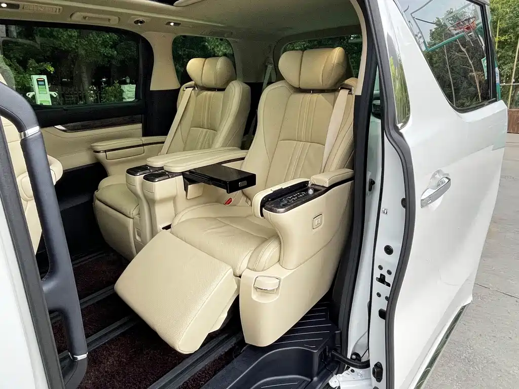 Toyota Vellfire — миниатюра 18