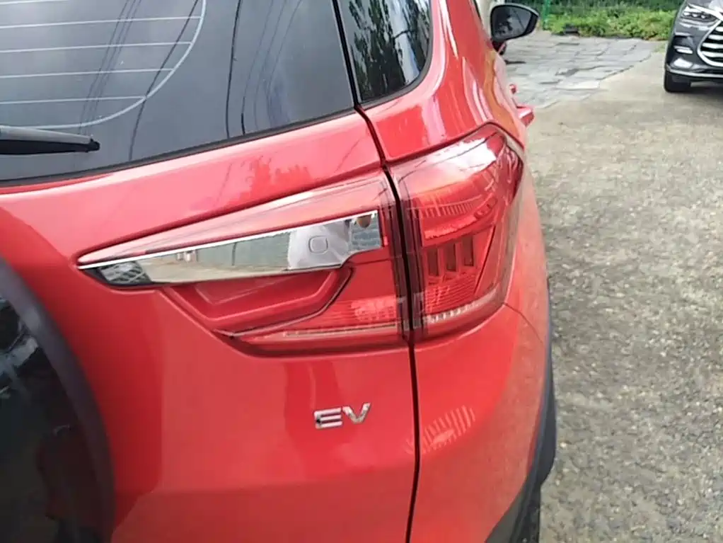 BYD Yuan EV — миниатюра 8